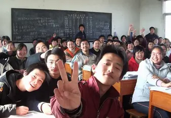 How to Manage a Large Classroom of Students While Teaching Abroad