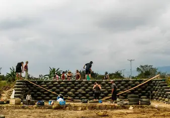 Stacking tires for the main wall of the school