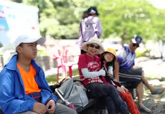 ครูที่สอนลูกๆของฉันพาพวกเราไปเที่ยวพักผ่อน