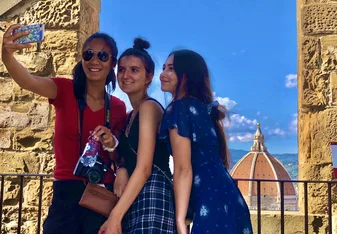 Students overlooking the Duomo