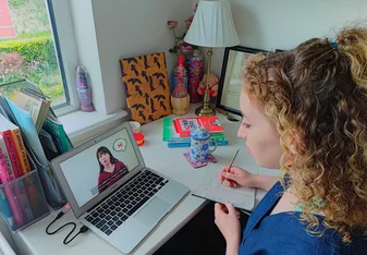 Private Japanese Online lessons; Girl in front of laptop studying Japanese online with a private tutor