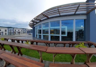 Pizzeria Exterior
