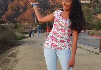 Kithmi Pathirana in front of the hollywood sign in Los Angeles, California