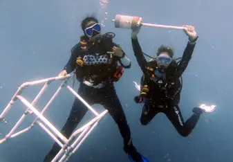 Helen Wu diving with a diving buddy