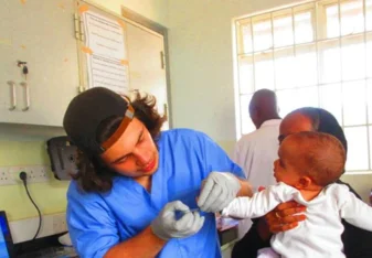 volunteer at hospital in Tanzania 
