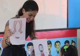 TEFL teacher eliciting target vocabulary 