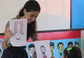 TEFL teacher eliciting target vocabulary 