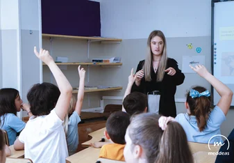 Meddeas Language Assistant with her students
