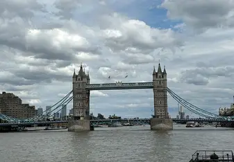 Picture of a bridge in London, England