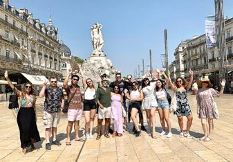 International students enjoy learning French in South France with Accent Français