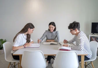 IB Chinese tutor Hong Kong small group class in Central