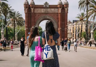 EF students admiring the unique Barcelona architecture