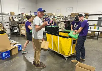 Volunteering in the USA with friends