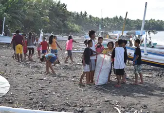 Beach clean up day at Yayasan Program by the Sea, Bali Volunteers 