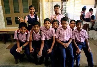 Work with students while volunteering in India