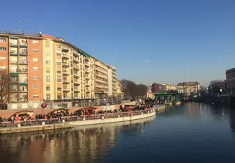 Milan's Navigli, depicting a Christmas market called Darsena 