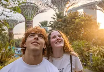 EF Gap Year students walking together in Singapore with Marina Bay Sands in the background, enjoying city exploration and tropical surroundings.