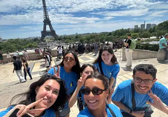 The perfect selfie in Paris - Summer 2025