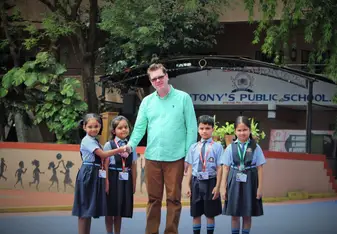 4 young students meeting international Teacher 