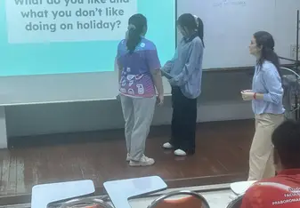 Working with 'pairs' of students as they present to the class