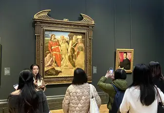 Sterna students taking part in a London gallery visit