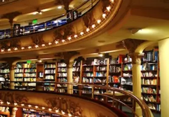 IES Argentina students at El Ateneo library