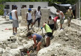 Colline Foundation students building in Haiti
