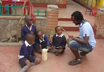 Kenya school kids and volunteers
