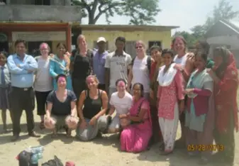 Kelly and fellow teaching volunteers 