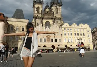 Global Leaders student in front of Prague castle