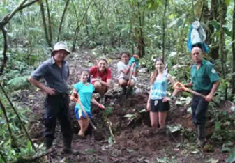 Volunteers in the jungles of Costa Rica