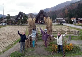 Raygan and Jenn experiencing Shirakawa Village in Gifu Prefecture