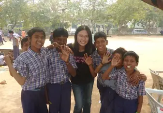 Sisi, an AIM Abroad volunteer, with a group of her smiling students