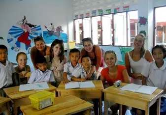 Jessica, with fellow GoEco volunteers, and students in their English classroom