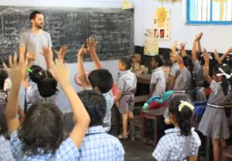 Glyn with his Rainbow Voluntours students in Fort Cochin 