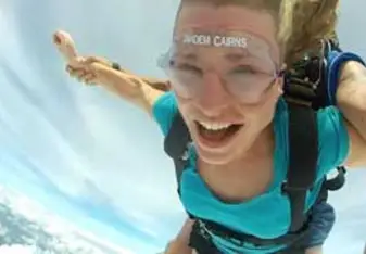 female skydiving