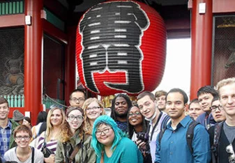 KCP students by the Kaminarimon, Asakusa.