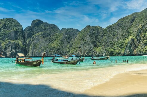 Photo by M o e on Unsplash