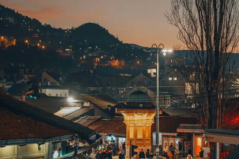 A Bosnian city at night 