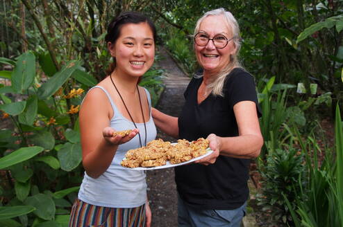Volunteer and local Ecuadorian