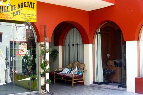 Volunteer in a Home for At-Risk Girls Honey House