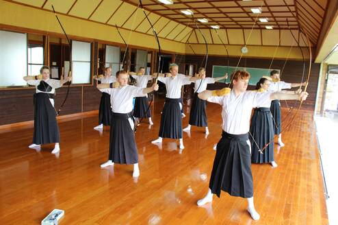 World Campus students learing Kyudo in Japan
