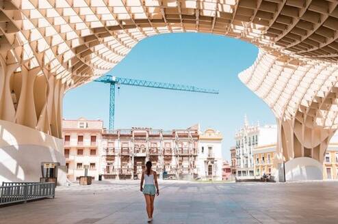 Do's & Don'ts When Studying Abroad in Spain Featured
