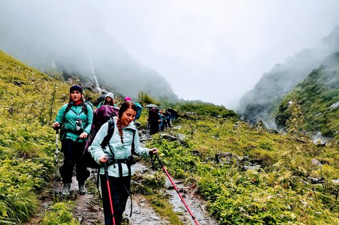 Global Routes High School Volunteer Program in Nepal Hiking the Annapurna Trek
