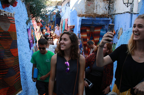 Students go shopping in Rabat