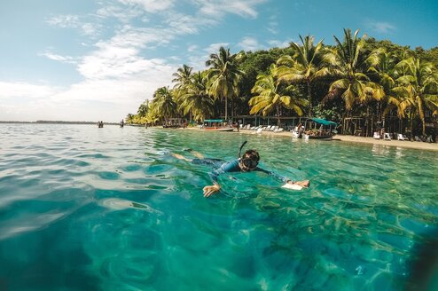 SFS Panama - student snorkeling