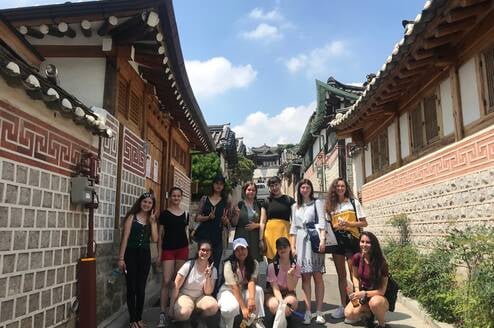 EF students exploring Seoul