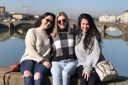 CAPA Florence: Study & Intern Abroad CAPAStudyAbroad_Spring2019_Florence_Erin Confortini - friends on Arno River.JPG