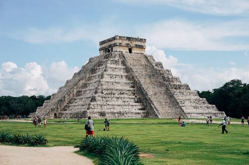 El Castillo - Visit architectural masterpieces in Mexico