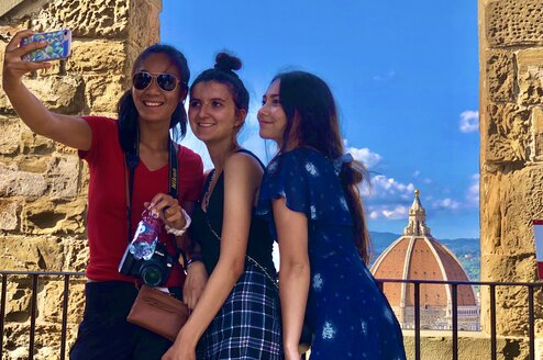 Students overlooking the Duomo